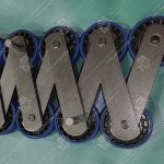 Цепь ступеней эскалатора, KONE, 13KV-C, шаг - 133,33 мм, палец - 77x12,8/12,5 мм, пластины - 35x4/35x4 мм, ролик - 75x23,5 мм, 105 kN, стыковка осью (комплект на 10 ступеней)