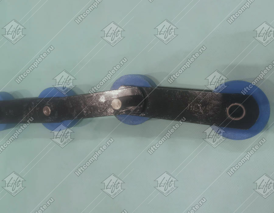 Цепь ступеней эскалатора, шаг - 133,33 мм, палец - 84,7x14,63/14,63 мм, пластины - 40x5/35x5 мм, ролик - 70х25 мм (комплект на 2 ступени)